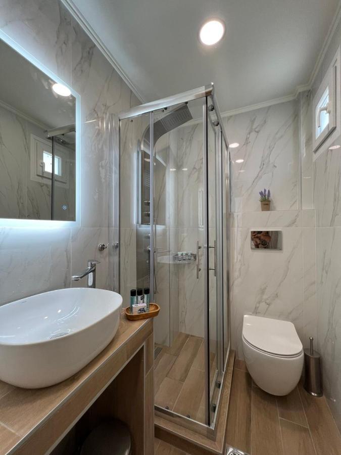 Wide Blue Luxury Boutique Suites Неос-Мармарас Экстерьер фото