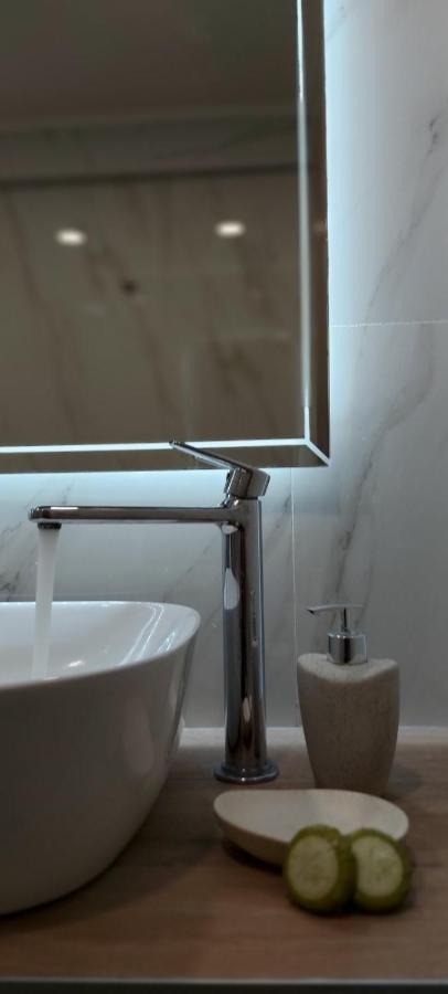Wide Blue Luxury Boutique Suites Неос-Мармарас Экстерьер фото