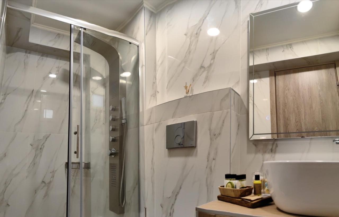 Wide Blue Luxury Boutique Suites Неос-Мармарас Экстерьер фото