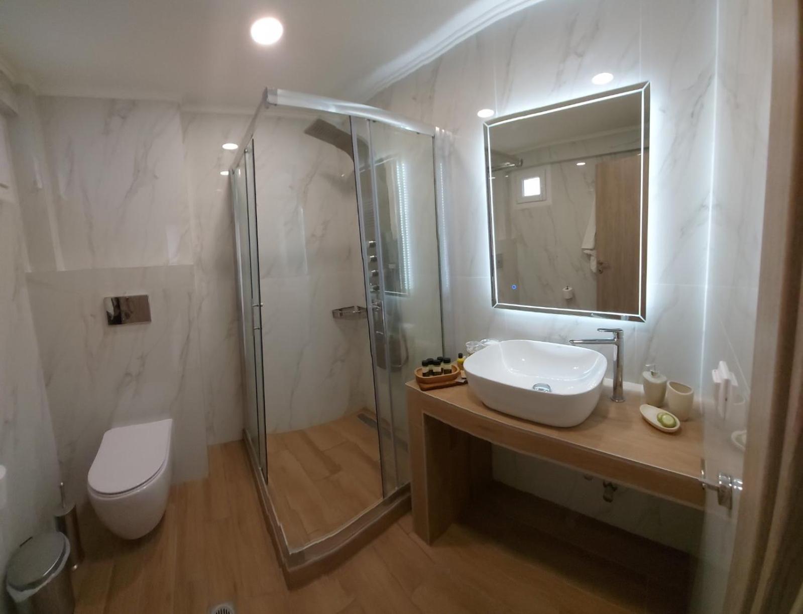 Wide Blue Luxury Boutique Suites Неос-Мармарас Экстерьер фото